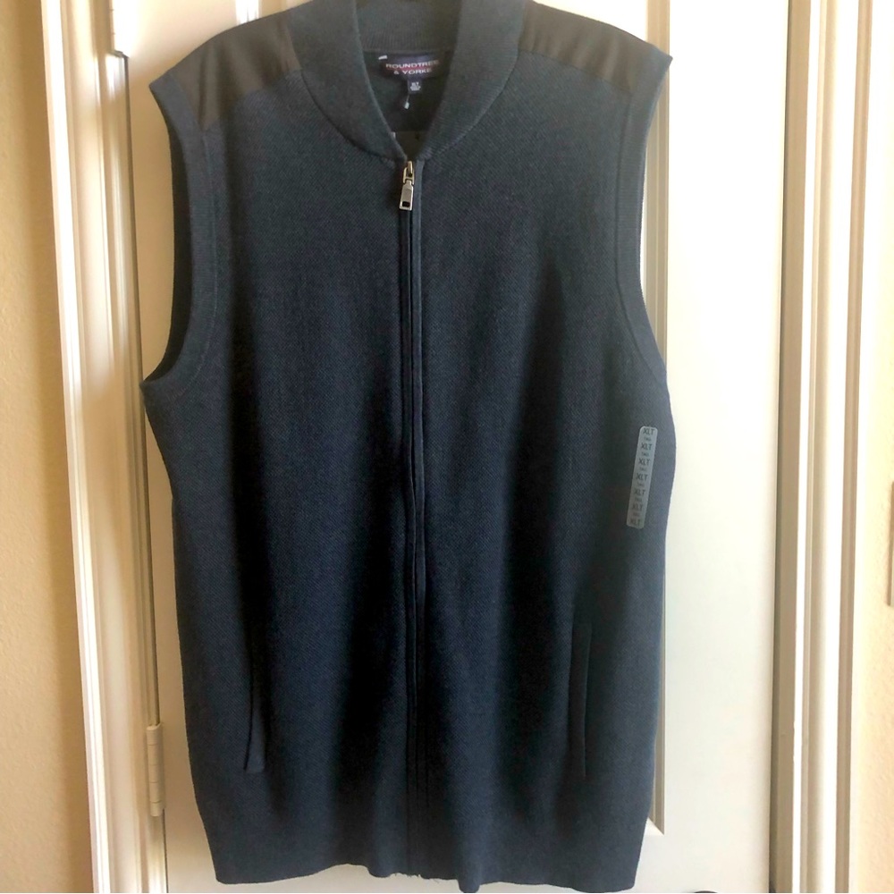 ROUNDTREE & YORKE VEST